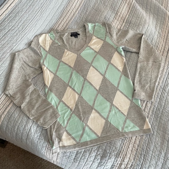 Tommy Hilfiger  V Neck Sweater size S/P - Picture 1 of 10